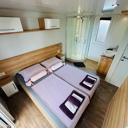 Дом отдыха Family Claudia Макарска